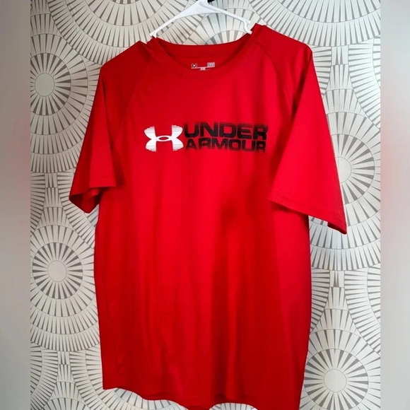 Under Armour Men’s Short Sleeve Red Shirt Large - Picture 1 of 4